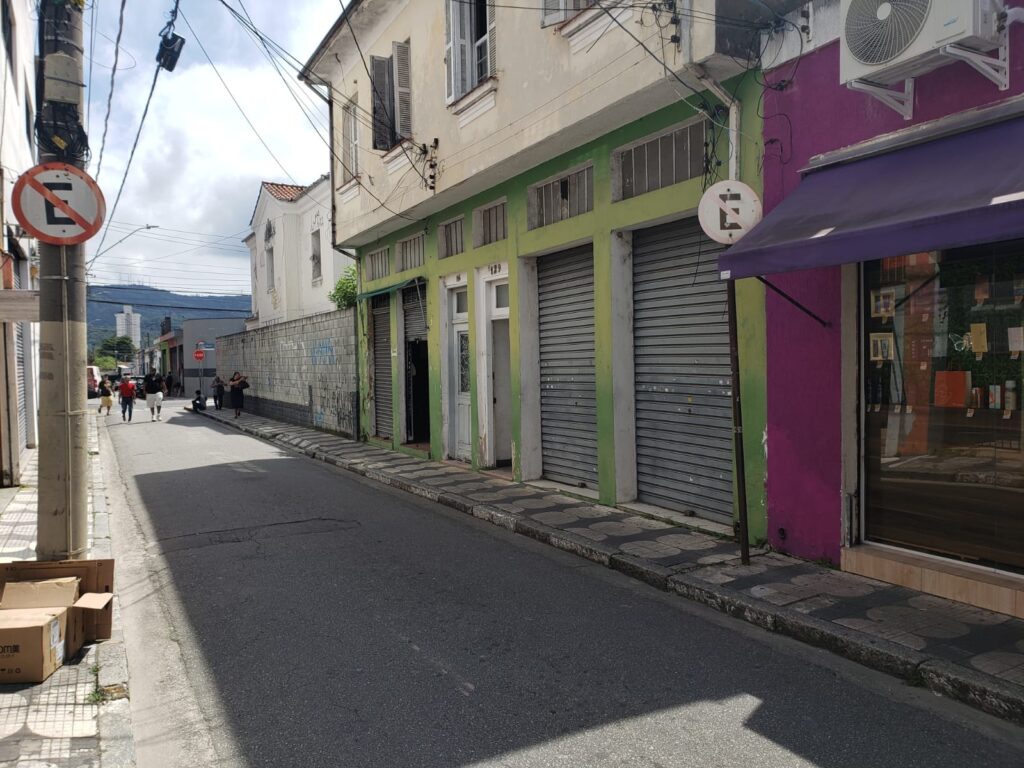 REF-CJ-MC-001- Conjunto com 2 comércios, 2 aptos e sobrado + 1 Casa – Centro Mogi das Cruzes/SP. - Foto 4